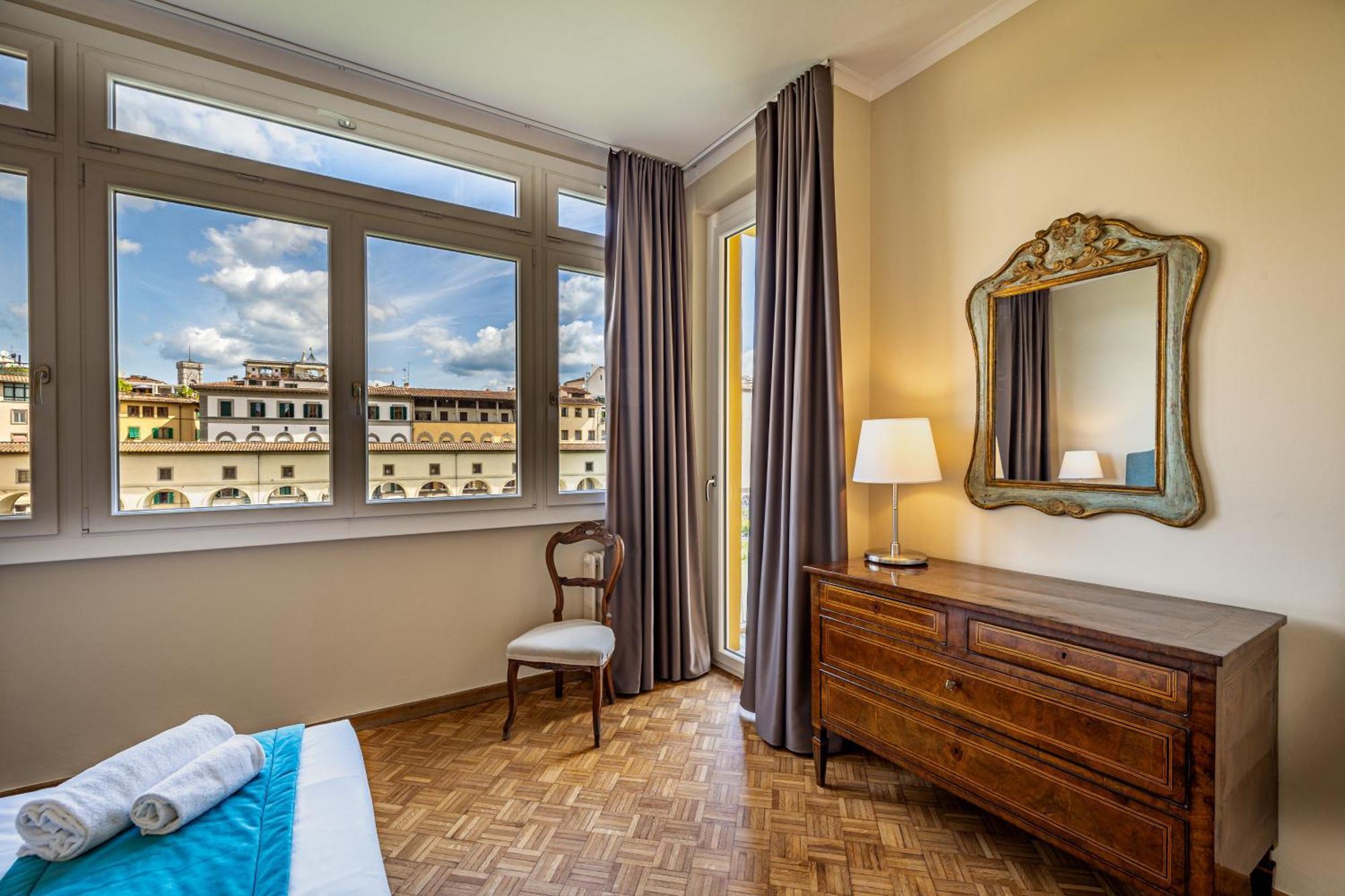 Yd Balcony On Pontevecchio View Apartment ฟลอเรนซ์ ภายนอก รูปภาพ
